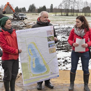 V.l.n.r.: Johanna Dodillet (Projektmitarbeiterin), Bürgermeister Müller der Gemeinde Wald, Dr. Guido Waldenmeyer (Regierungspräsidium Tübingen)