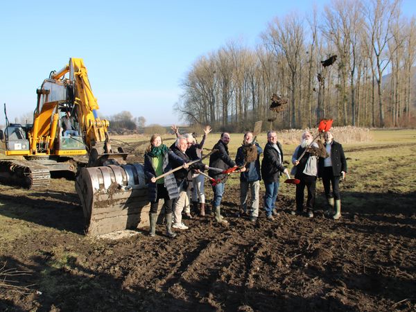 Erster Spatenstich für das Stillgewässer Rielasingen-Worblingen. 