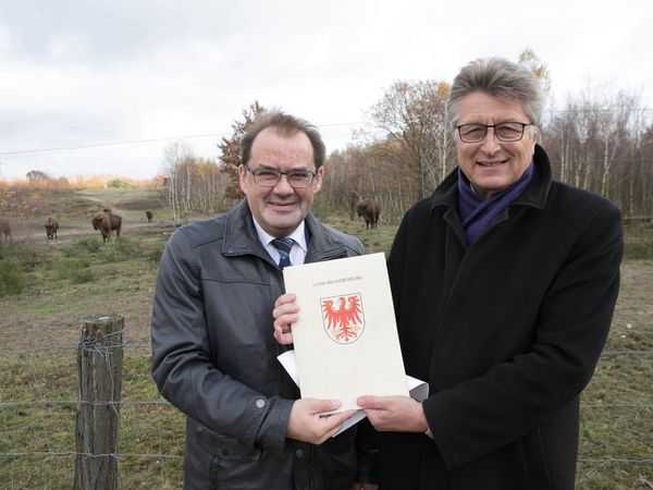 Landesminister Jörg Vogelsänger und Stiftungsratsvorsitzender Dr. Fritz Brickwedde gaben den Start zweier Projekte der Heinz Sielmann Stiftung in Brandenburg bekannt. Foto: HSS / T. Marotzke